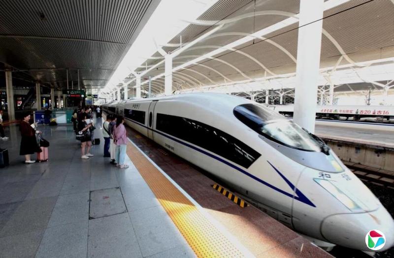 今年首8个月 中国铁路发送旅客33.2亿人次