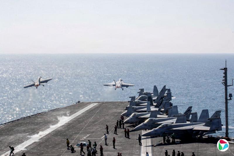 ��������������һ����Ƭ��ʾ�����ܲ���3�¡�ʷʫ��ŭ���ж���F/A-18��������Ʒ䡱ս�����������ȼ���ĸ���ǲ��������ֿϺš��ķ��мװ�����ɡ�