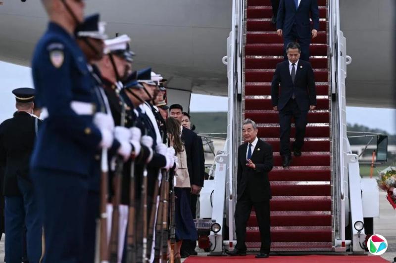习近平抵美 蔡奇王毅及多名经贸官员随行