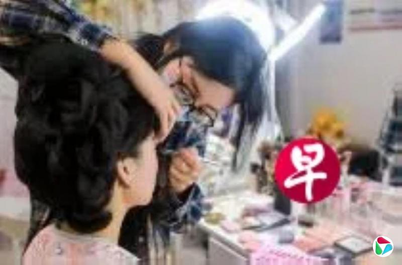 一颦一笑妆进镜头 旅拍古风吹出热潮