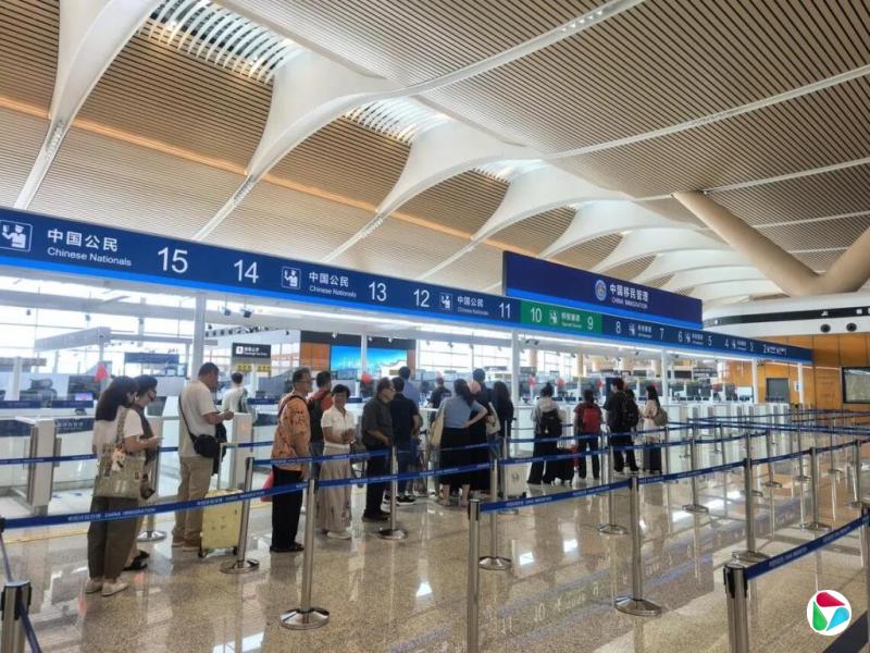 出入境新规后首个十一长假 中国民众出境人次同比增9.3%