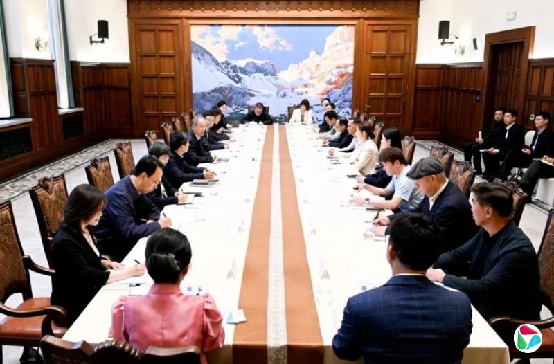吉林省委书记在咖啡馆与多名网红座谈 吁把握正确政治方向