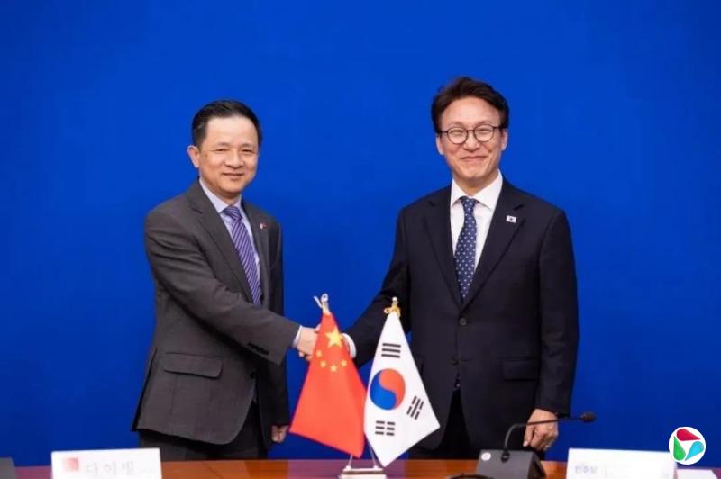 中国驻韩大使与韩国执政党共同民主党党首金民锡会面