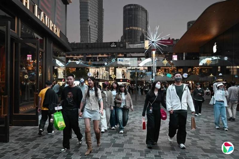 中国黄金周人均旅游消费创四年新低 出境游需求强劲