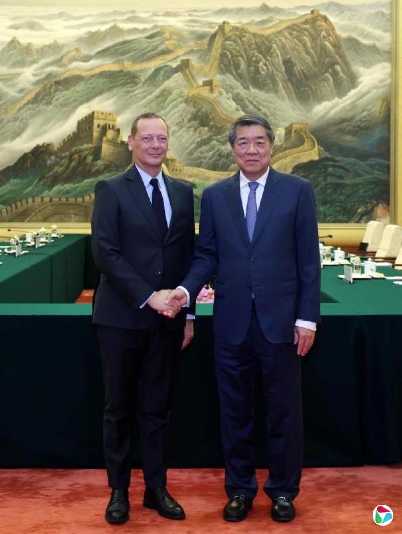 何立峰:愿与欧盟持续对话 稳定经贸关系