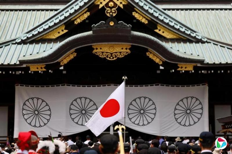 高市早苗向靖国神社供奉祭品