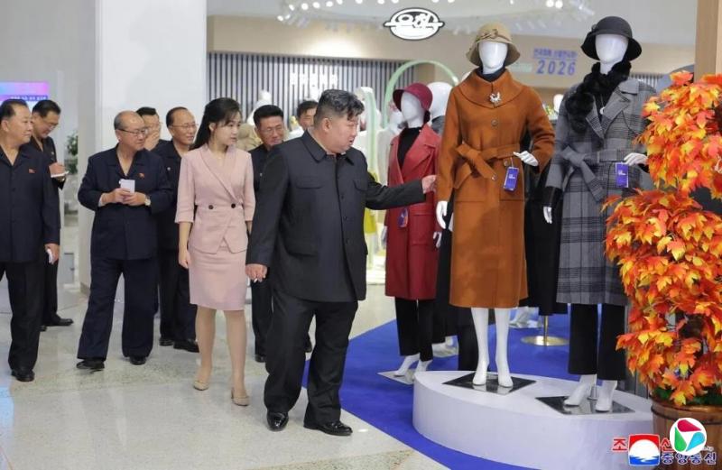 金正恩死讯海外疯传?朝鲜公开一家三口活动照辟谣