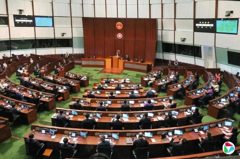 香港议员本月起加薪1.6% 月薪超11万港元