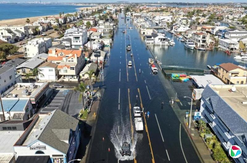 强厄尔尼诺叠加海洋热浪 海水漫过加州太平洋海岸公路