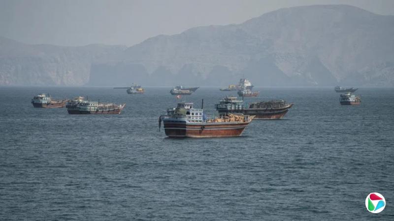 伊朗称三艘油轮在霍尔木兹海峡触雷起火